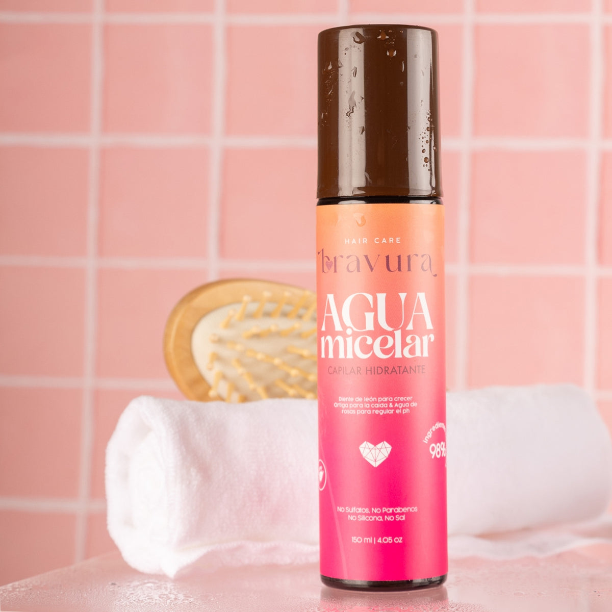 Tu aliada para mantener tu cabello hermoso y Sano desde la raíz. El agua micelar Bravura, elimina celulas muertas, acumulación de productos de estilizado, residuos de grasa e impurezas. Favoreciendo así el crecimiento natural y saludable del cabello, con más volumen y previniendo la caída excesiva. Recuerda que para tener un cabello hermoso, hay que tratarlo desde la raíz