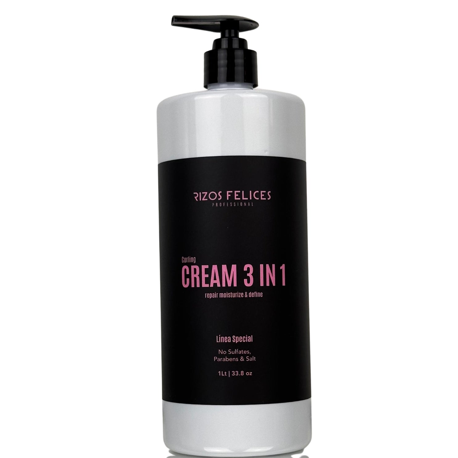 Crema para rizos 3 en 1 de Rizos felices 1L sirve como acondicionador, crema de peinar y tratamiento nutritivo. Su fórmula rica en proteínas y baja en grasas la hace especial para recuperar los cabellos expuestos a procedimientos químicos, como coloración o decoloración.