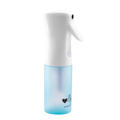 Spray en bruma para humedecer tu cabello, ayuda a distribuir mejor los productos y refrescar los días siguientes a la definición.