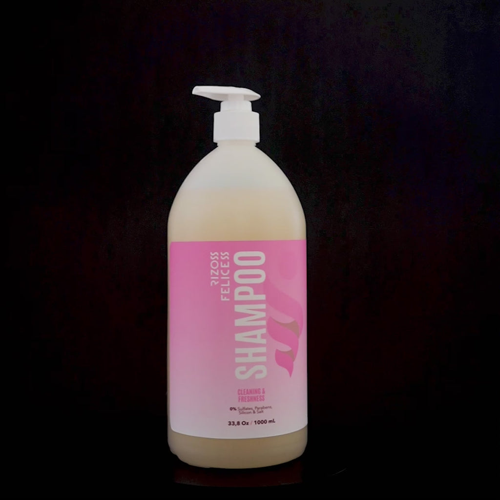Shampoo suave o low poo, que ayuda a limpiar tu cuero cabelludo sin ser agresivo; éste, a pesar de ser un shampoo suave, está catalogado entre los cítricos, es decir, un shampoo ideal para cueros cabelludos que tienden a engrasarse más rápido.